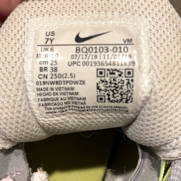 Nike Air Max 270 React- Youth Size 7 - Picture 10 of 10